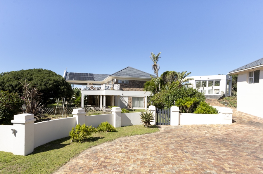 6 Bedroom Property for Sale in West Beach Eastern Cape